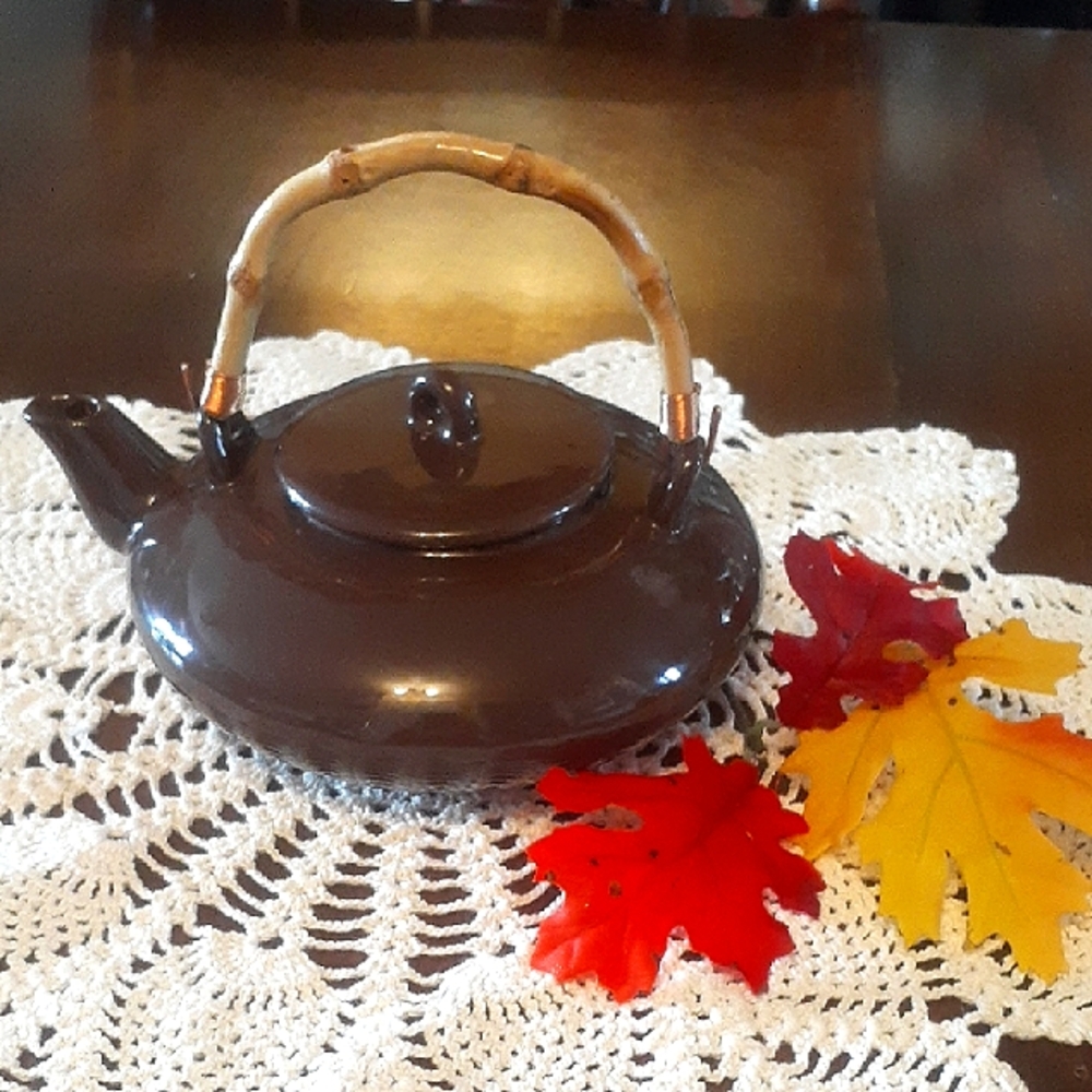 Vtg Asian Chino Elegant Brown Teapot with Bamboo Handle Of Fine Quality